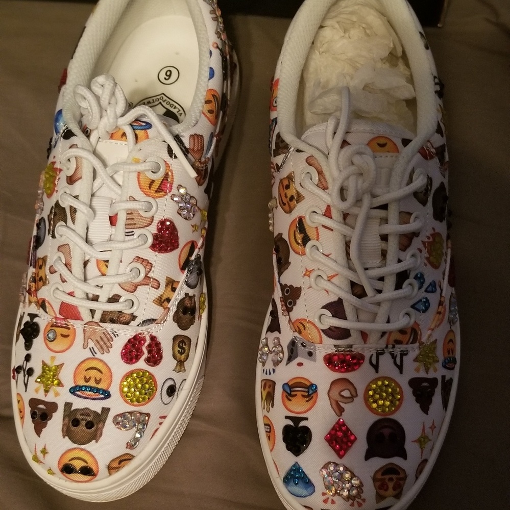 Swavorski rhinestoned emoji shoes size 6